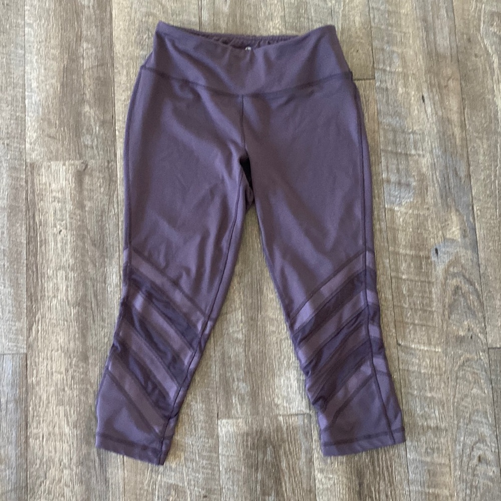 Purple cropped workout leggings